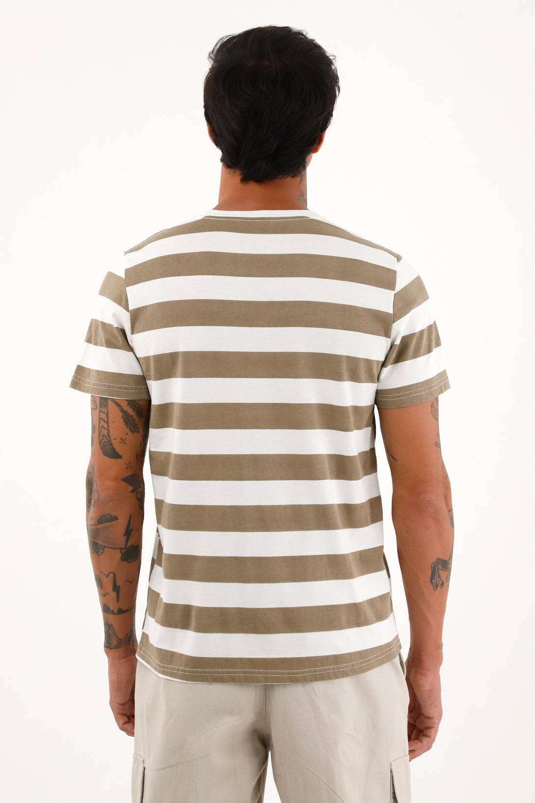 Camiseta con estampado de rayas cafés para hombre