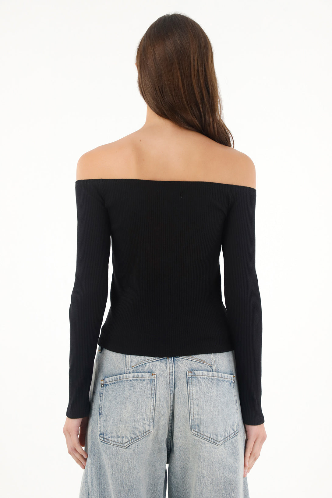 Camiseta cuello bandeja negra para mujer