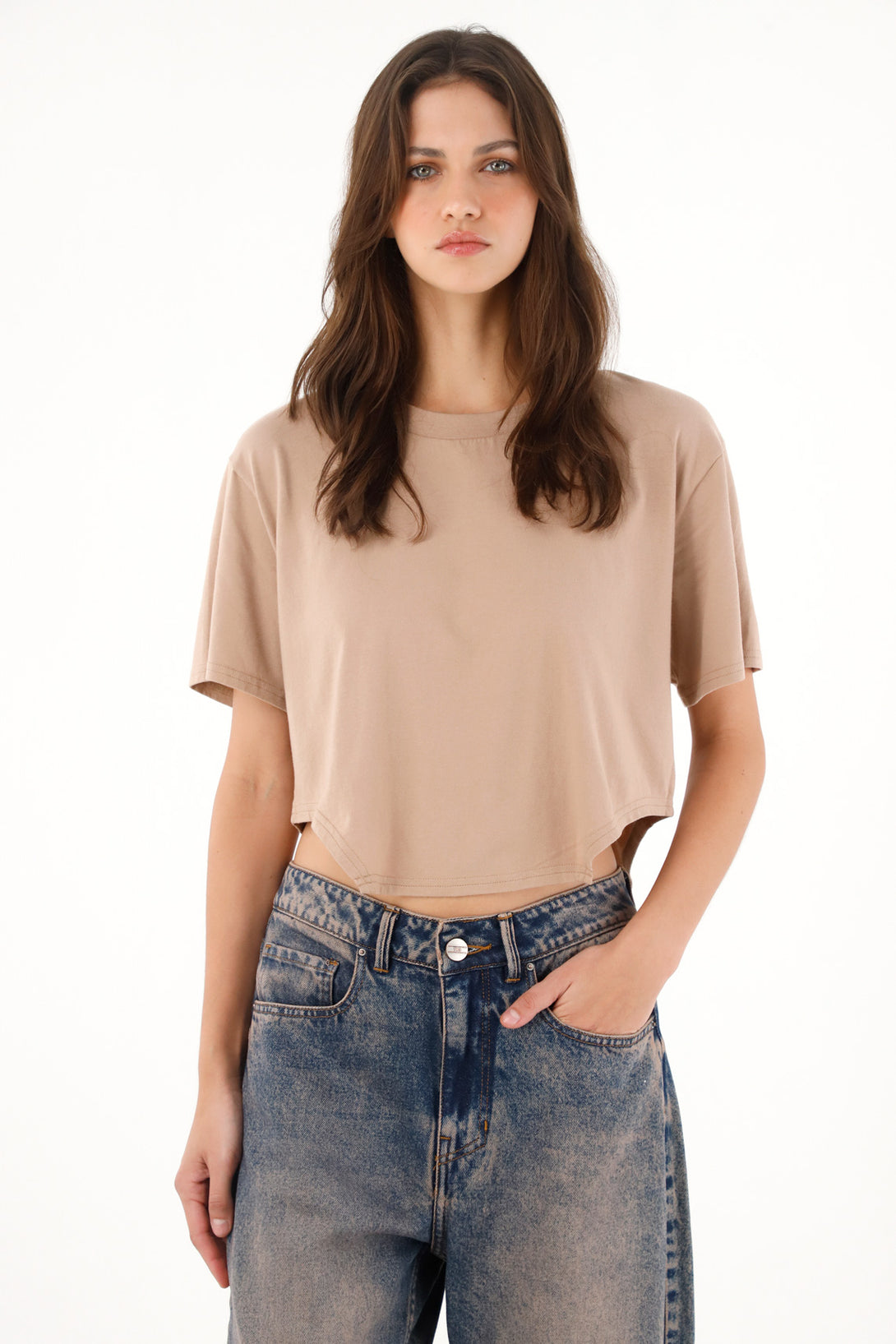 Camiseta amplia con cortes laterales café para mujer