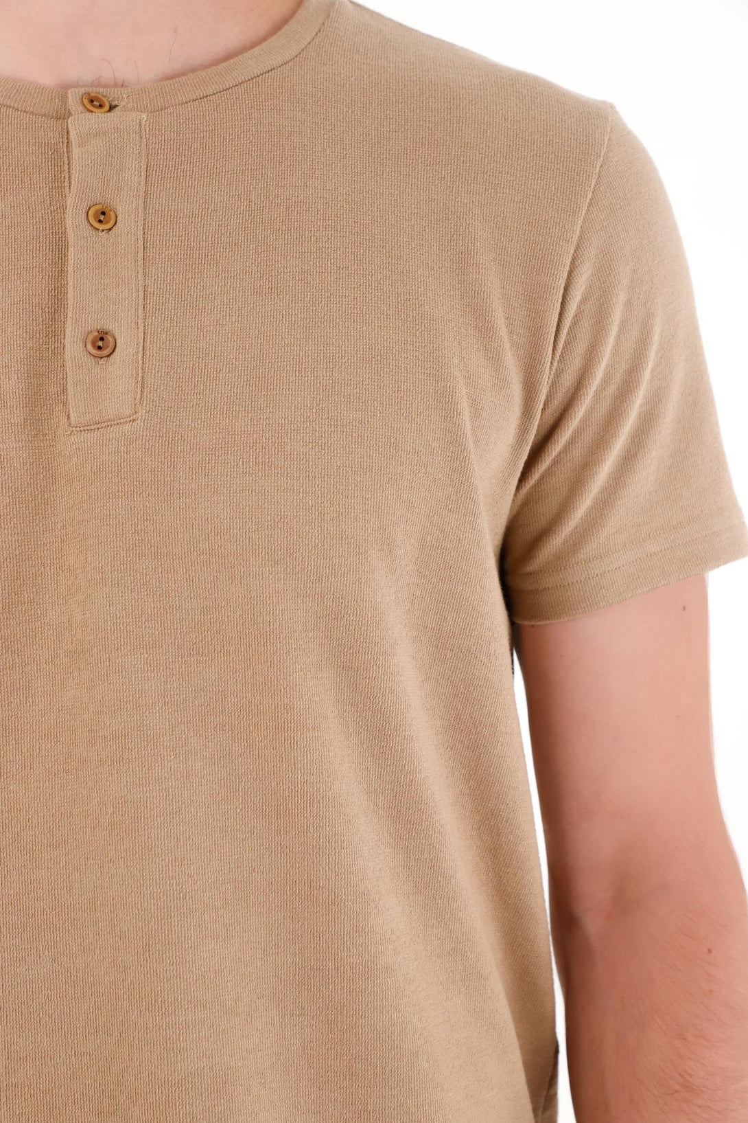 Camiseta en tela tejida café para hombre