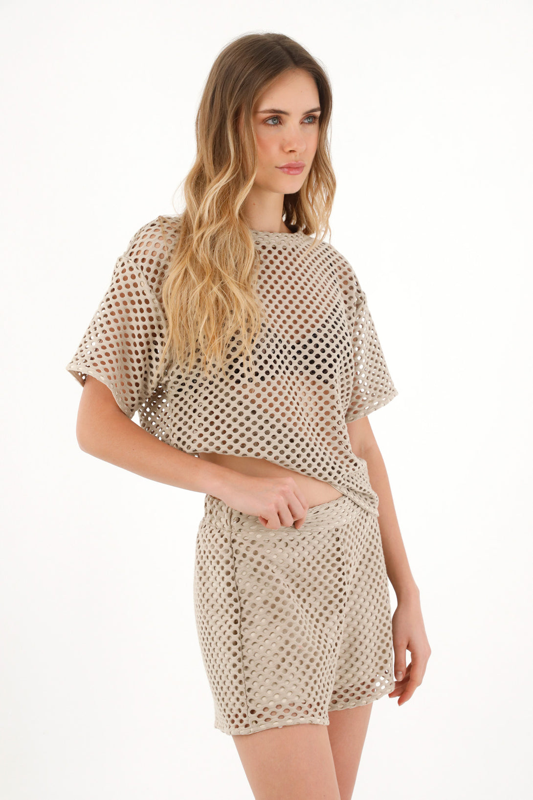 Camiseta oversize en tela tipo malla café para mujer