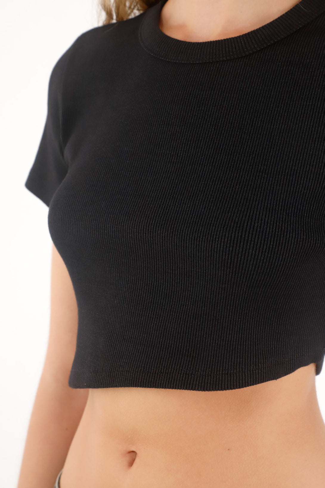 Camiseta manga corta en rib negra para mujer