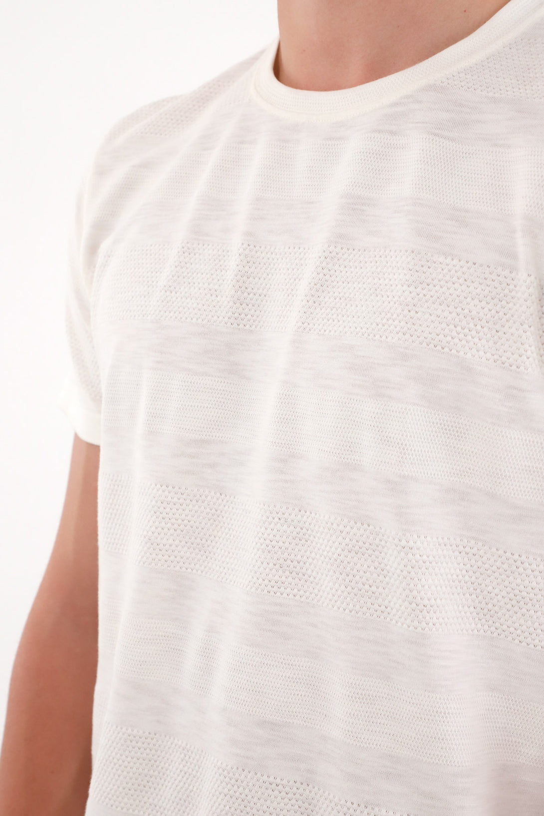 Camiseta básica a rayas crudo para hombre