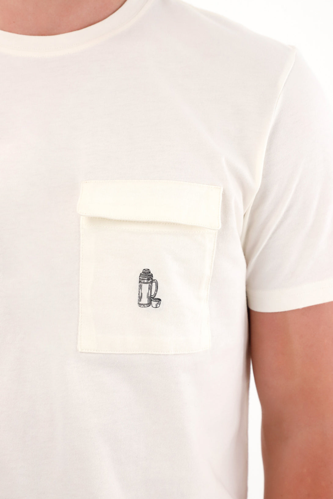 Camiseta con bolsillo de tapa crudo para hombre