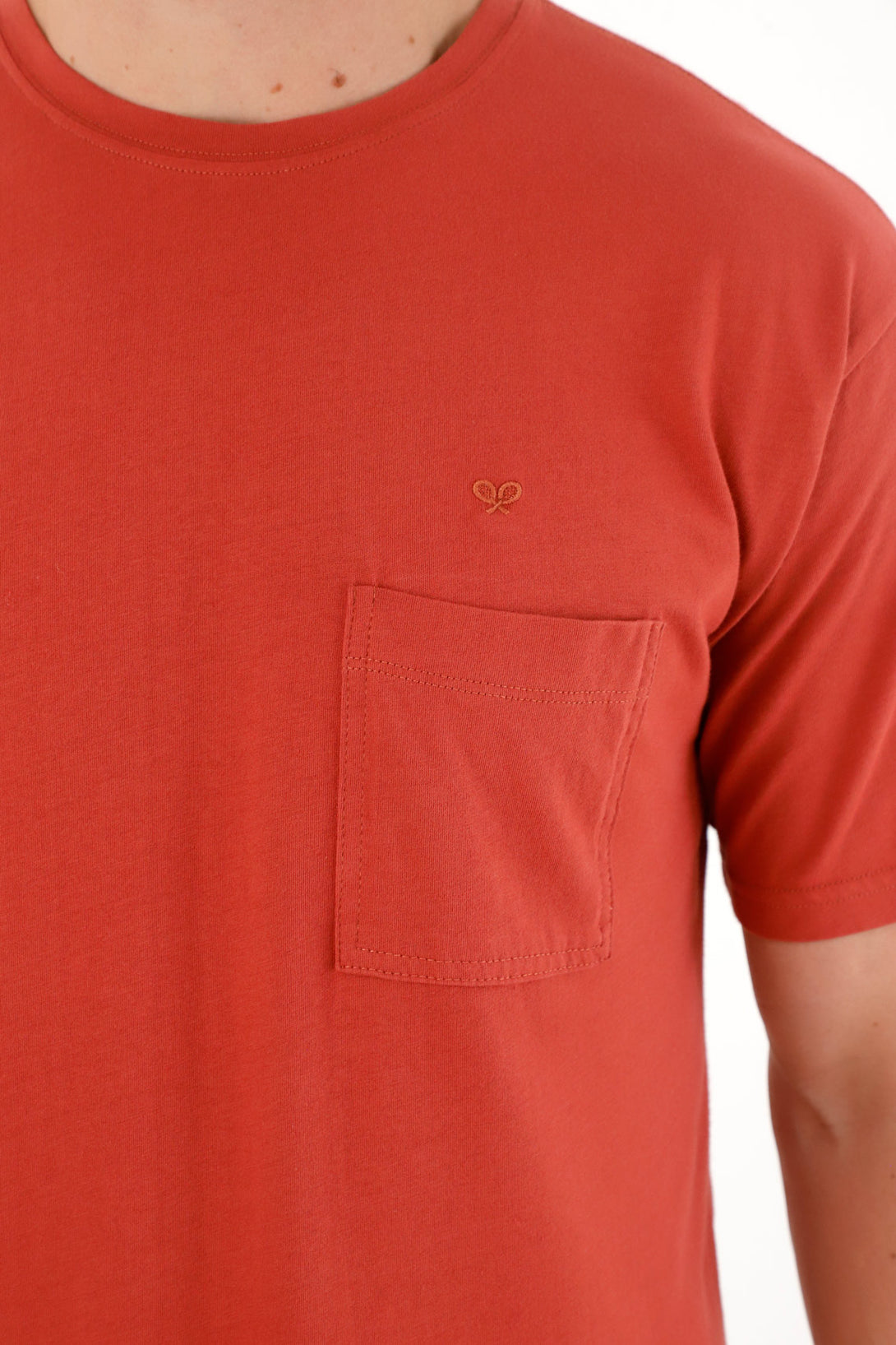 Camiseta con bolsillo de parche naranja para hombre