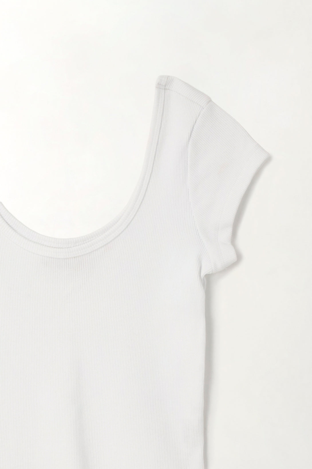 Camiseta en rib ajustada blanca para mujer