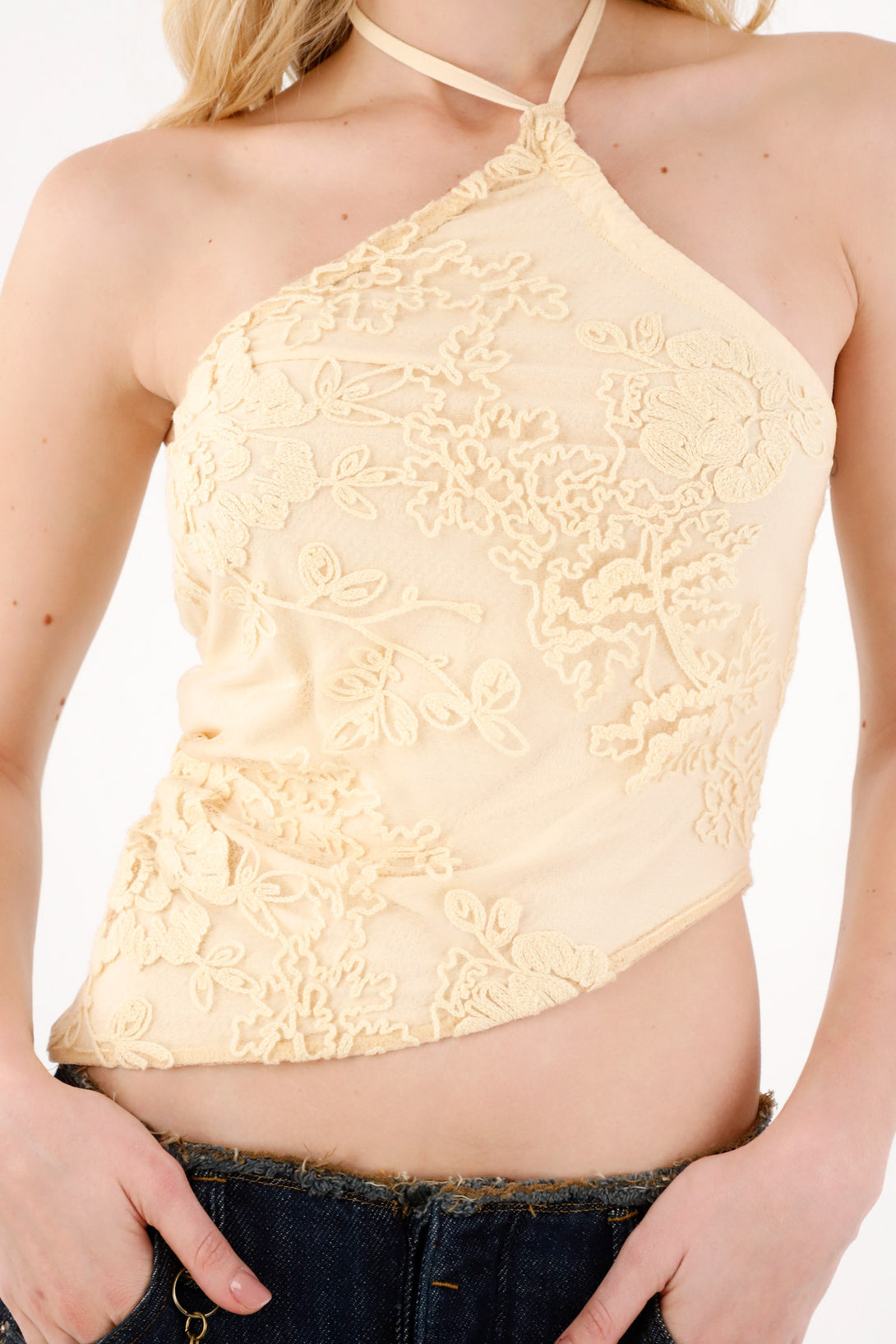 Camiseta tipo pañoleta en tela bordada amarilla para mujer