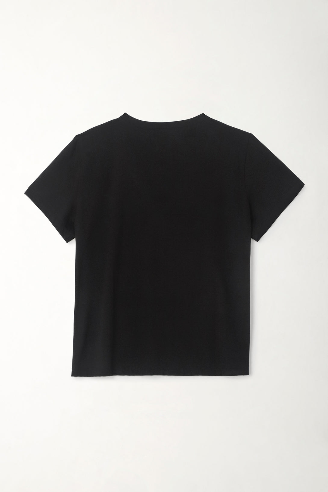 Camiseta básica cuello en V negra para mujer