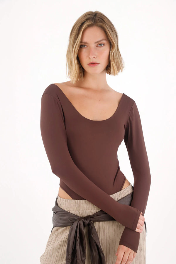 Body manga larga con escote profundo café para mujer