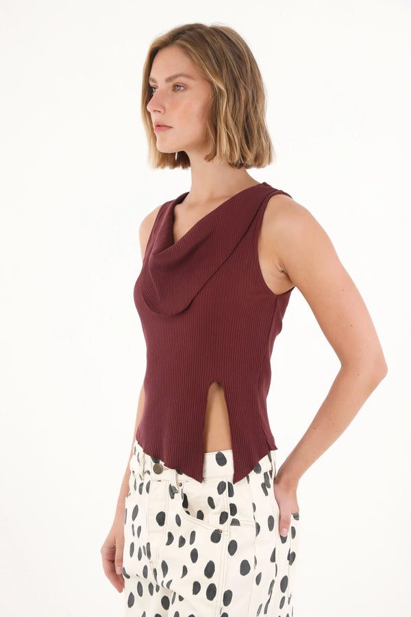 Camiseta de cuello redondo drapeado roja para mujer