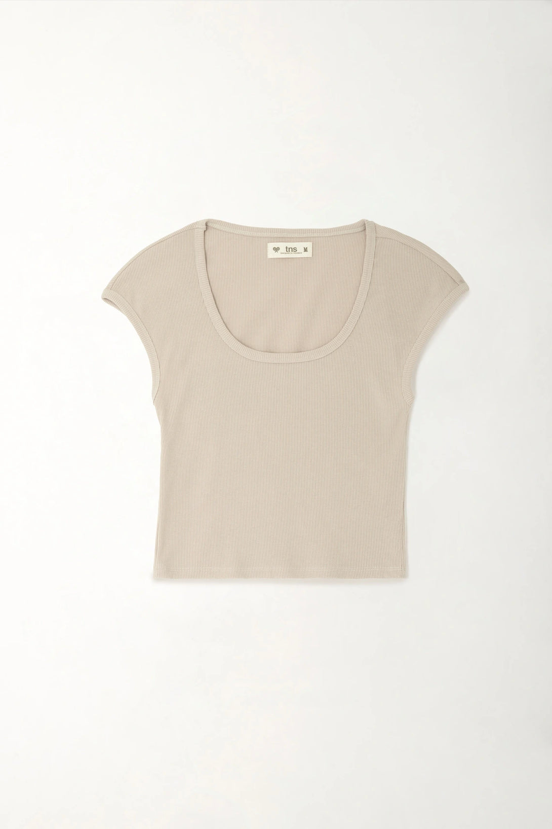 Camiseta con escote profundo en rib arena para mujer