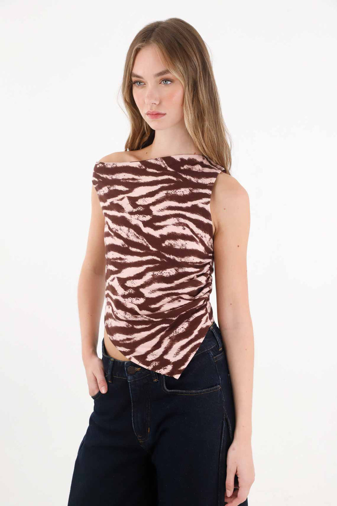 Tray collar tank top in brown for women