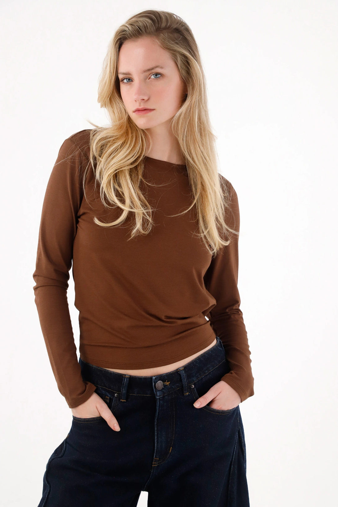 Camiseta con drappeado café para mujer