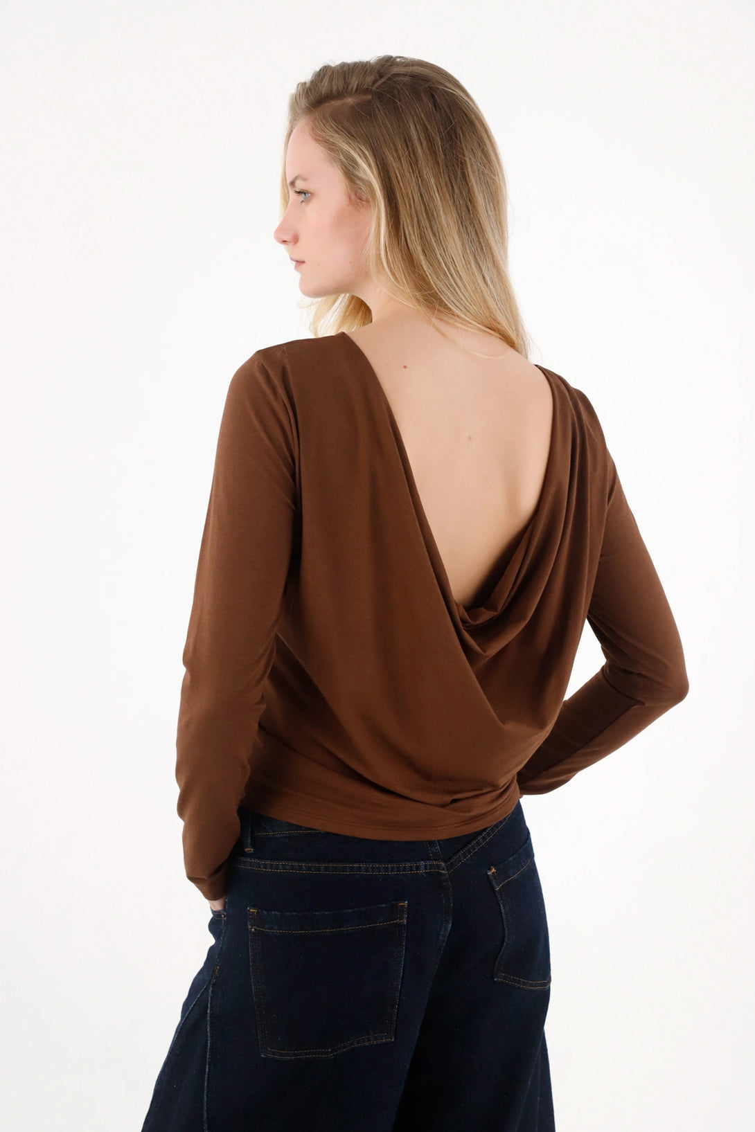 Camiseta con drappeado café para mujer