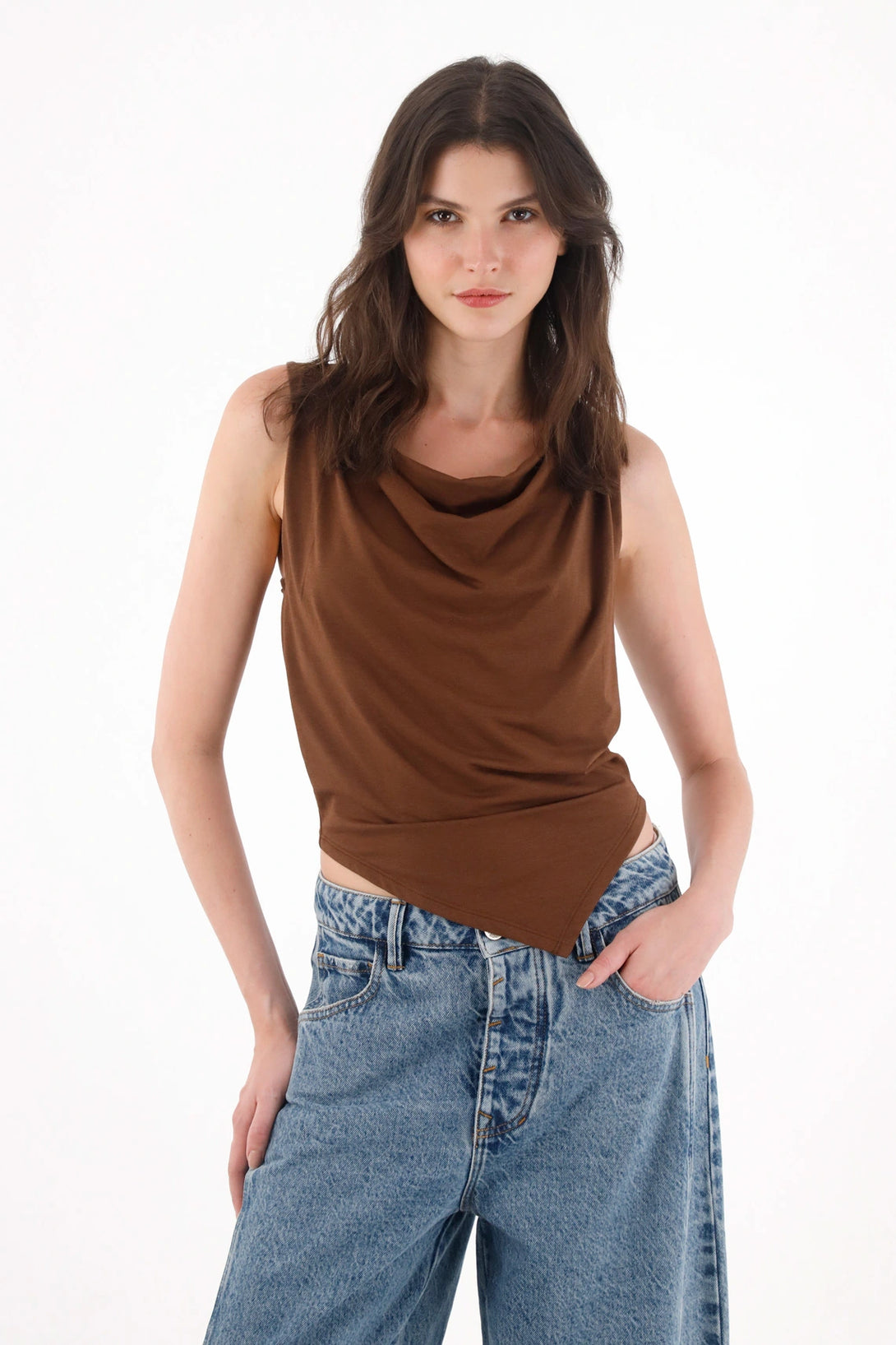 Camiseta con drappeado café para mujer