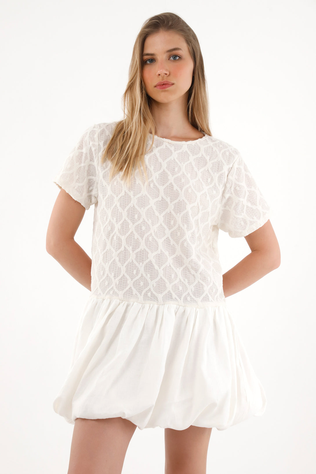 Vestido corto con falda abombachada para mujer