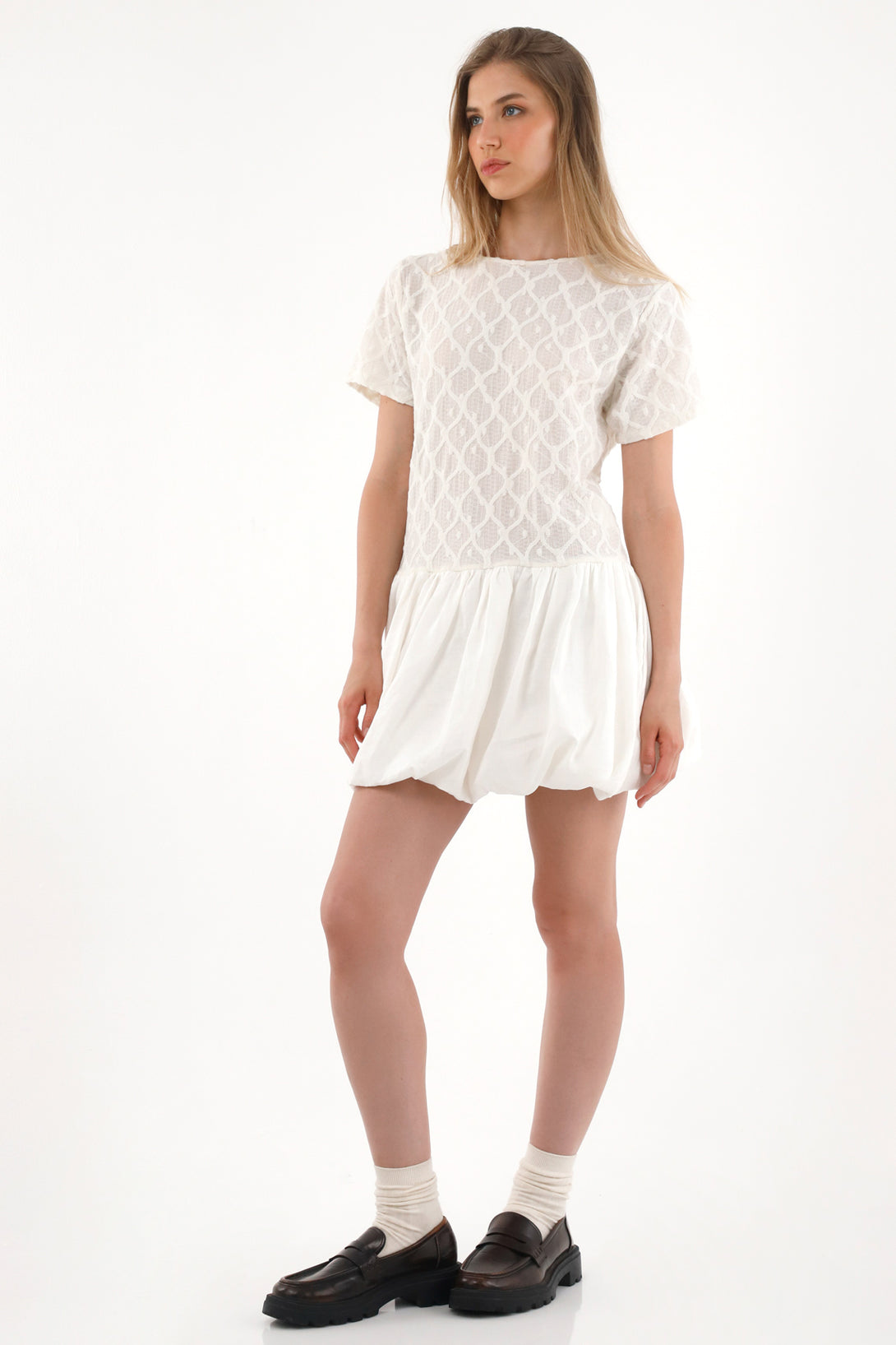 Vestido corto con falda abombachada para mujer