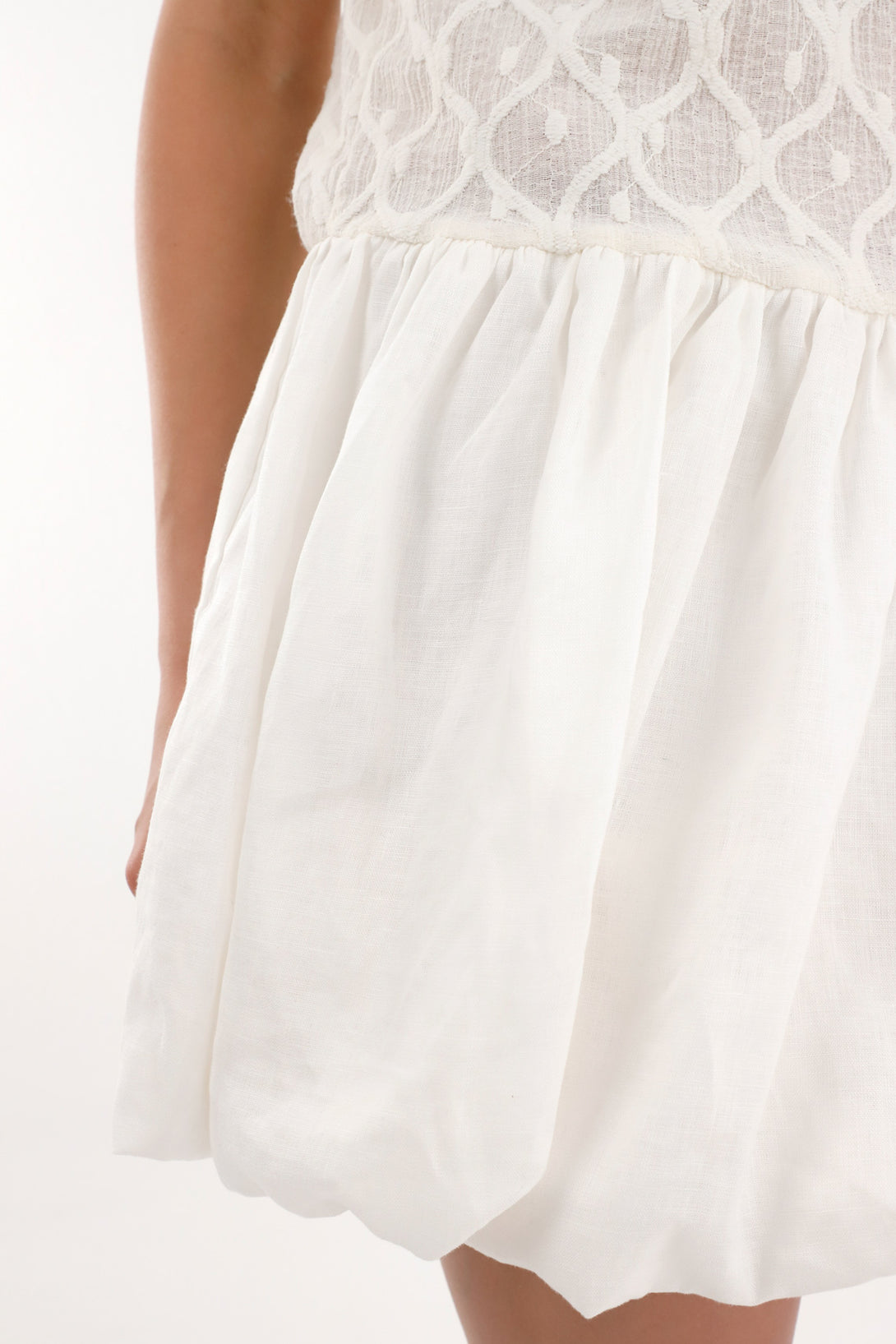 Vestido corto con falda abombachada para mujer