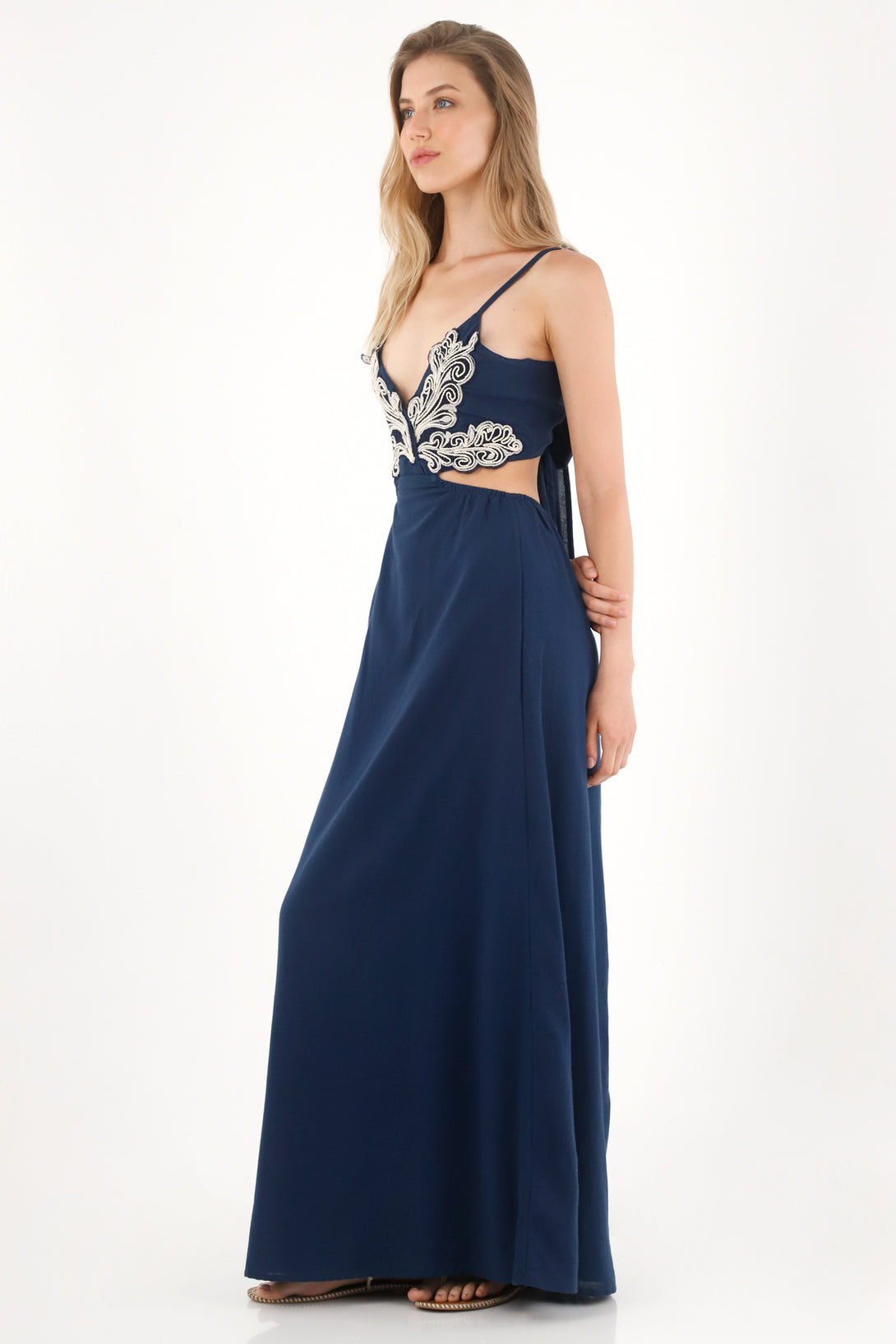 Vestido largo con cut out en cintura para mujer
