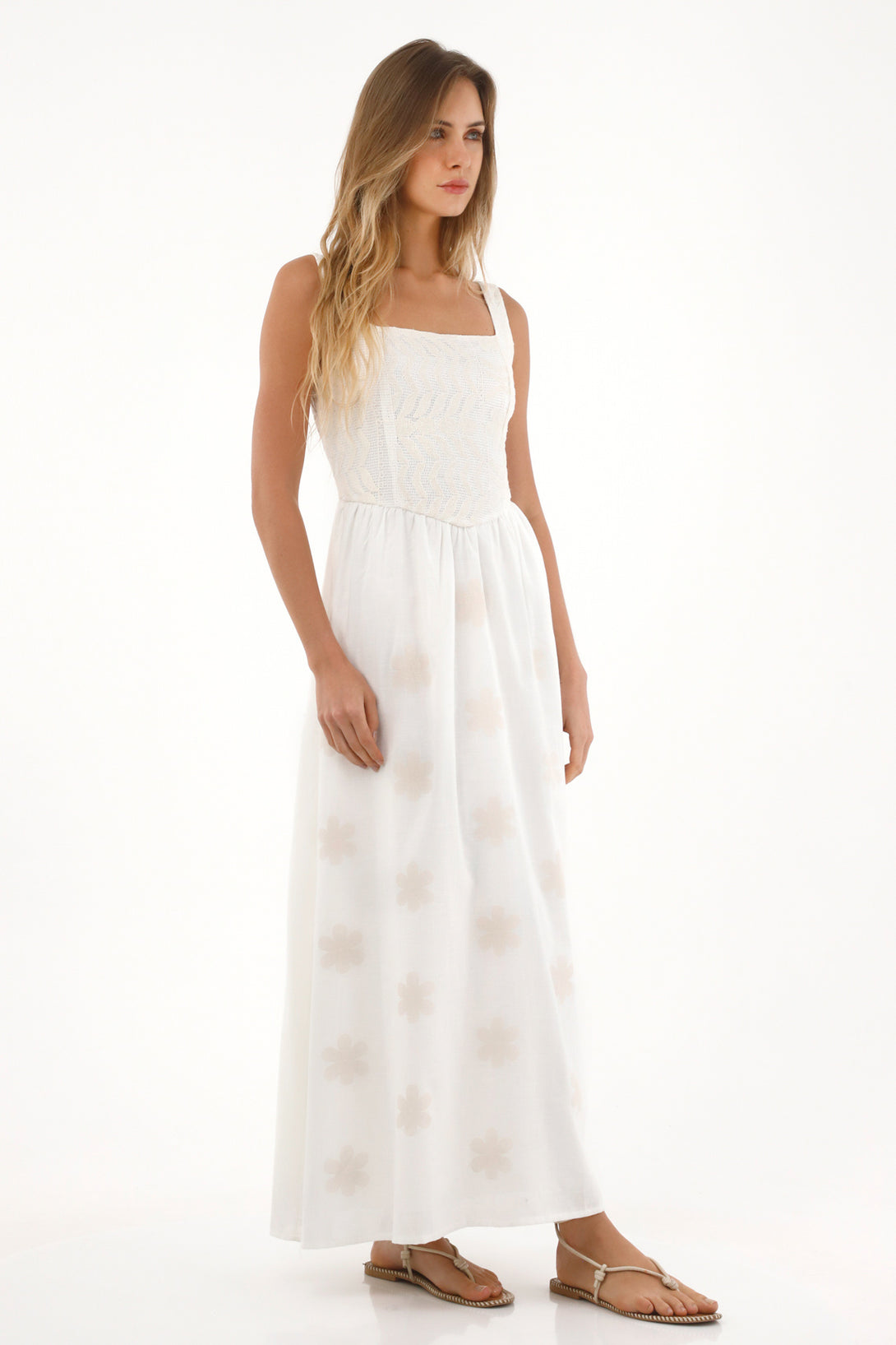 Vestido largo con detalles bordados en falda para mujer