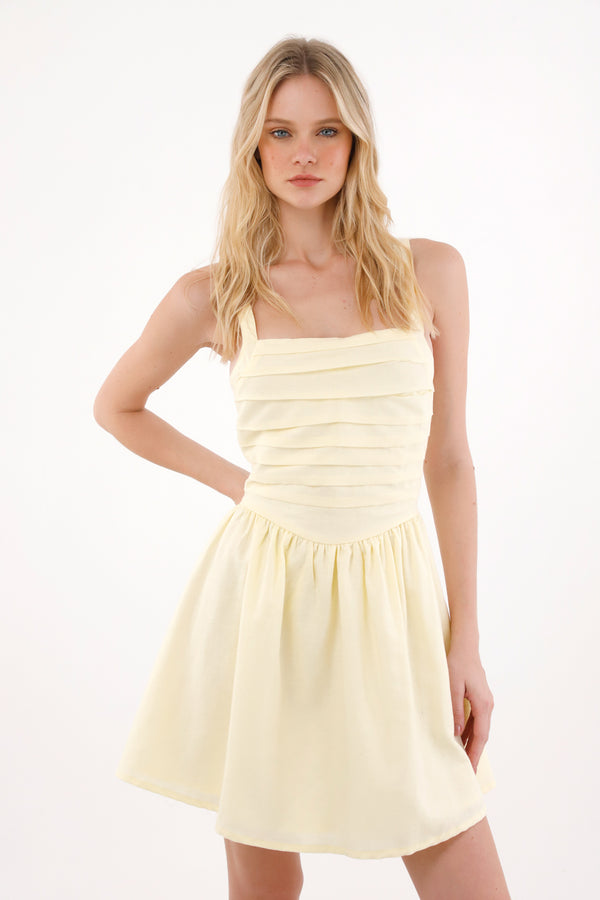 Short yellow dress with a cut and gathered waist for women