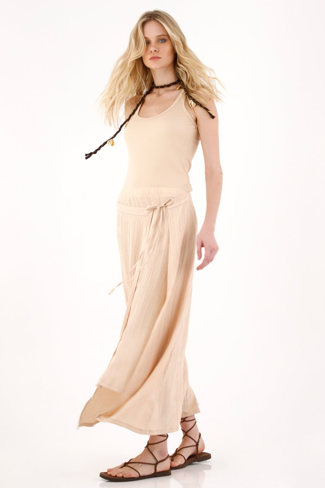 Vestido largo con mezcla de telas crudo para mujer