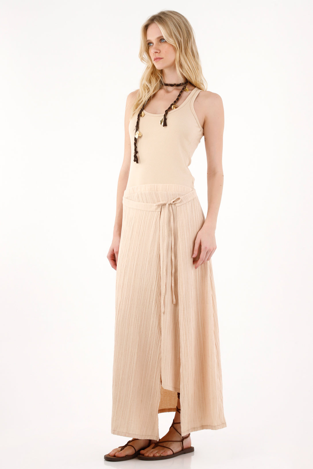 Vestido largo con mezcla de telas crudo para mujer